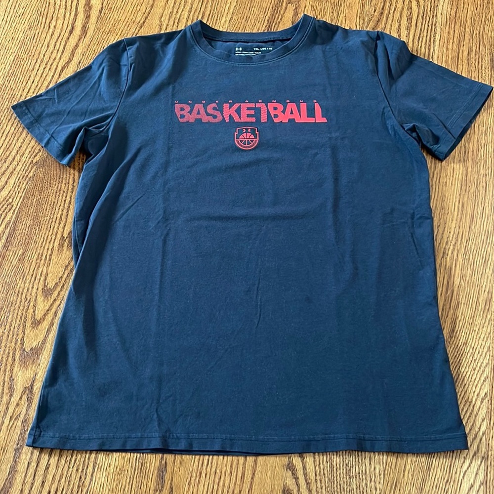 Under Armour YXL black tee